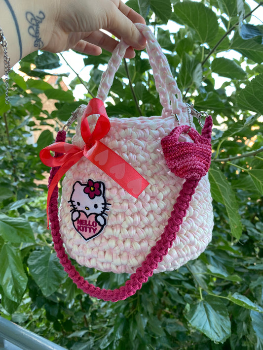 .Marshmallow Hello Kitty handbag with pink details